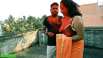 Lelaki India Muda Terlibat Dalam Aktiviti Seksual Dengan Dua Wanita Tua Yang Menarik Di Perayaan Holi