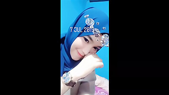 Putri Indonesia Yang Seksi Menari Di Bigo Live