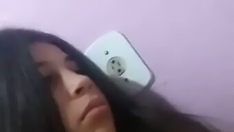 Latina Tiener Uit Brazilië Zendt Zichzelf Uit Op Periscope Met 60 Frames Per Seconde