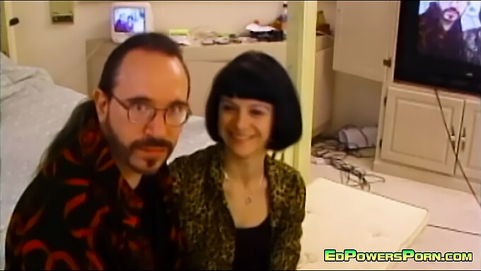 Porno Vintage: Ed Powers Tiene Sexo Apasionado Con Nona Mejone