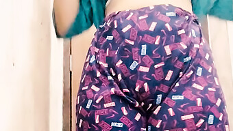 Teen Girl Gets Her Salwar Stuffed With Peaches And Enjoys Dirty Talk