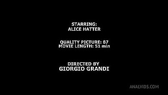 การฟิสติ้งและการหลั่งทางทวารหนักที่รุนแรงของ Alice Hatter ในวิดีโอที่น่าเหลือเชื่อ