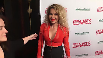 Emmy Demure Și Alexa Nova Participă La Avn Awards 2018 Pe Covorul Roșu