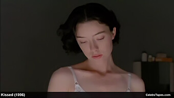 Eksplicitne Scene Molly Parker In Goli Pozi