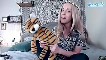 Camsoda Představuje Parodii Na Tigera Kinga S Carol Baskin A Joe Exotic.