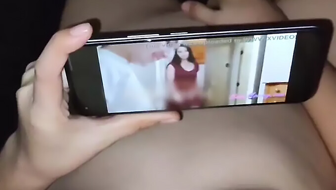 Adik Tiri Filipina Tertangkap Oleh Abang Tiri Menonton Porno Dan Dijari