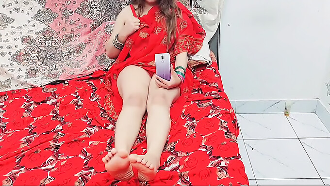 Punjabi Housewife Indulges In Self-Pleasure Using Her Smartphone