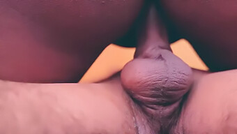 Desi-Schönheit Mit Großen Brüsten Genießt Oralsex Und Vaginalen Sex Mit Modedesignerin