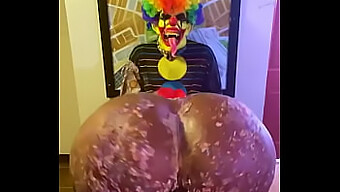 Prezent Urodzinowy Victorii Cakes Dla Gibby The Clown Obejmuje Dzikie Spotkanie Seksualne