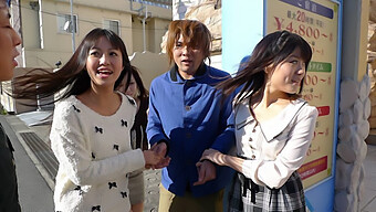 La Ragazza Asiatica Kotomi Asakura Si Gode Un Trio Con Le Sue Amiche E Il Loro Pene