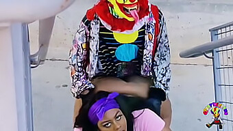 Gibby The Clown Escapada Sexual Pública Com Juicy Tee Em Uma Rodovia