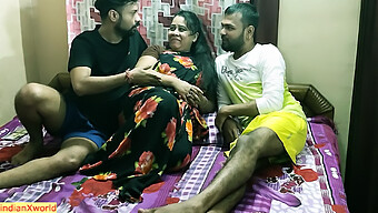 Une Superbe Milf Indienne S'Engage Dans Un Trio Chaud Avec Deux Jeunes Hommes