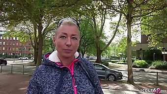 Tysk Milf Mandy Dype Hals Og Analsex For Penger