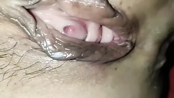 Một Bà Mẹ Dâm Đãng Châu Á Bị Đụ Creampie Bởi Một Người Mới Vào Nghề.