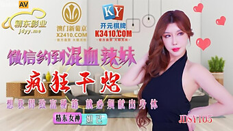 亚洲美女与一位阳具丰满的tinder伴侣享受激情的邂逅,导致强烈的高潮。