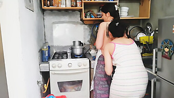 Casal Amador Fica Safado Na Cozinha Com Uma Latina Selvagem