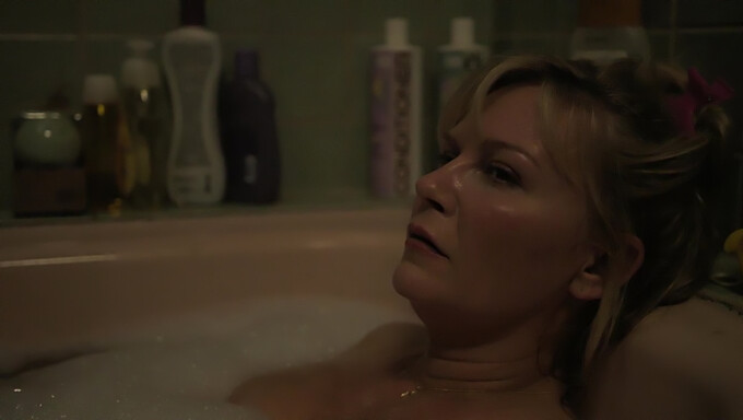 Kirsten Dunst의 풍만한 미모 "On Becoming A God In Central Florida"