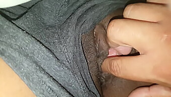 Vidéo Amateur Faite Maison D'Une Chatte Noire