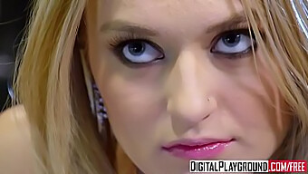 Natalia Starr Svádí S Červenými Rty A Velkými Kozy