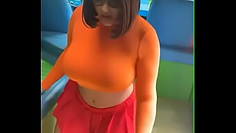 Cosplaying Velma: A Identidade Das Duas.